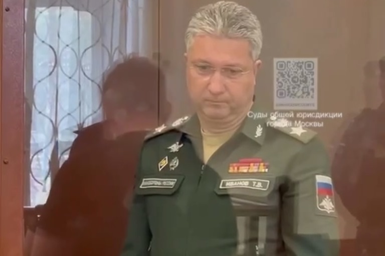 Стало известно, в чем обвиняют арестованного замминистра обороны Иванова