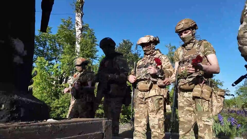 Тульские гвардейцы-десантники почтили память погибших в ВОВ в Попасной
