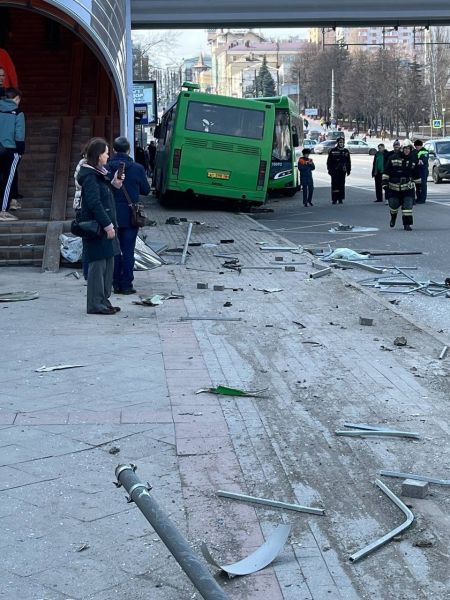 В Курске полицейские прокомментировали громкую аварию с автобусом